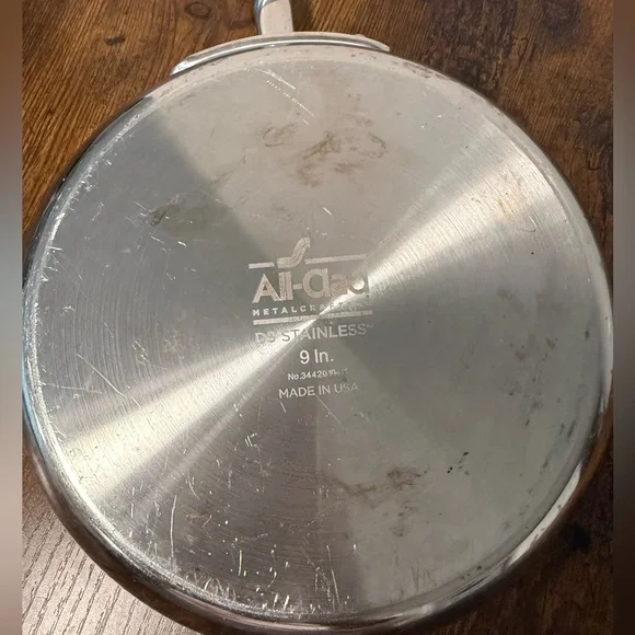 ALL-CLAD D5 POLISHED STAINLESS-STEEL 9 INCH FRENCH SKILLET,18/10 stainless - Picture 2 of 6